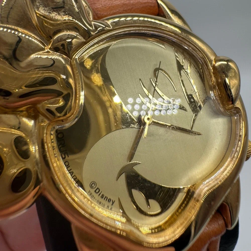 Lorus Disney Minnie Mouse Gold Tone Shaped Case Leather Watch V501-0820 need bat